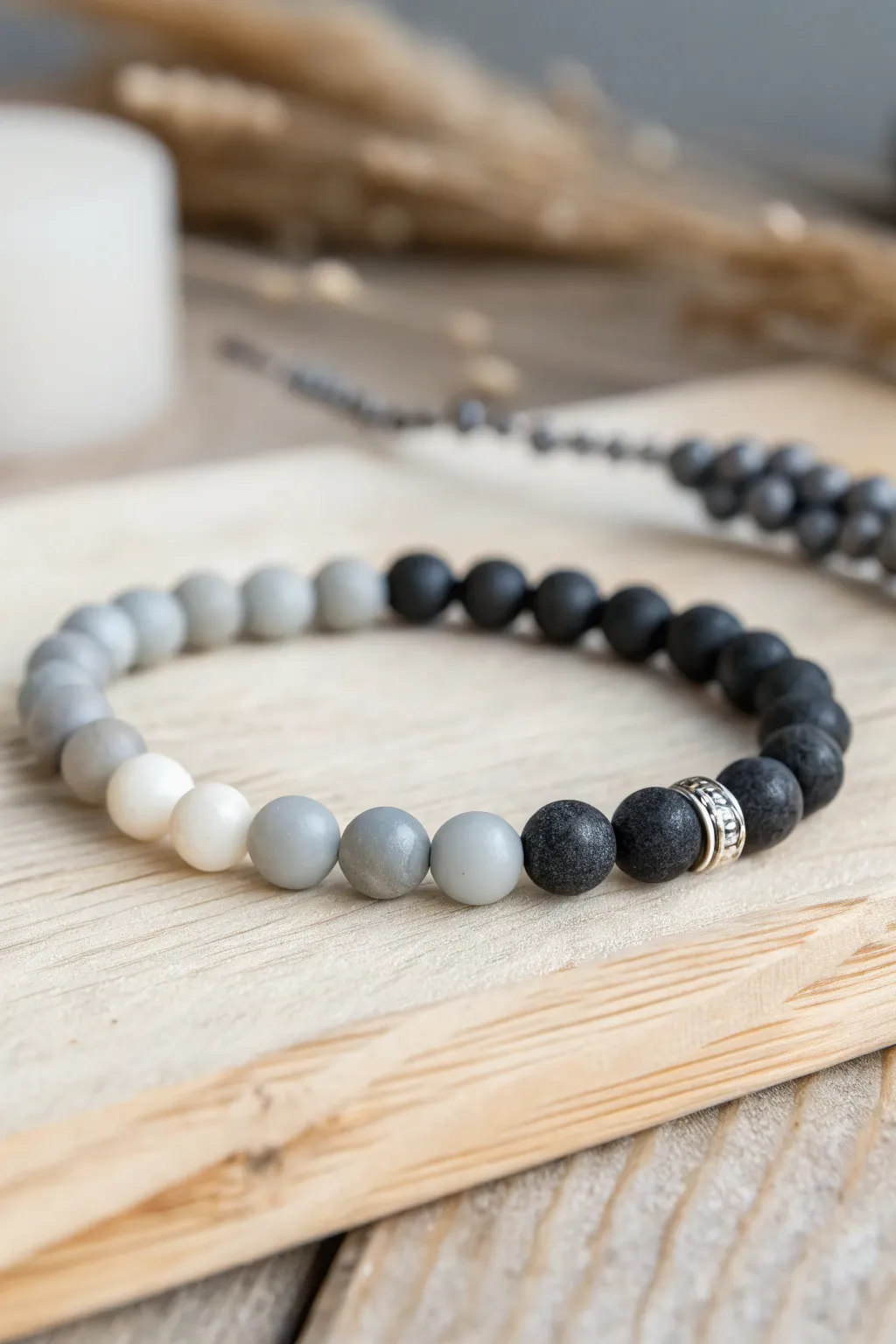 Embrace the elegance of simplicity with this monochrome bead bracelet, perfect for any occasion.