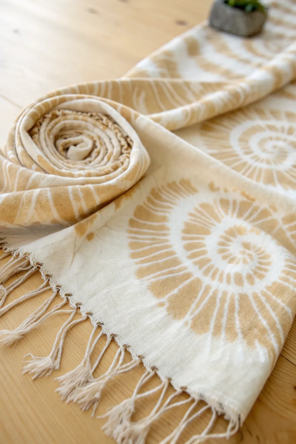 Embrace the timeless charm of the classic spiral with this beautifully bleached tie-dye design. Perfect for adding a touch of artistry to your minimalist style.