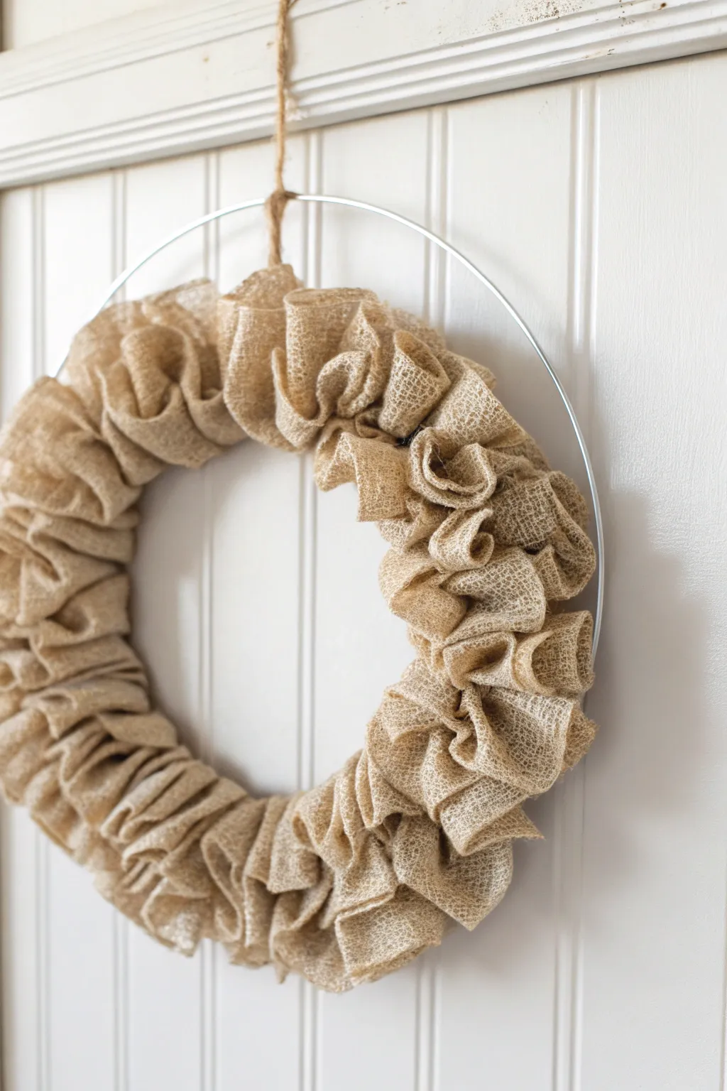 Embrace simplicity and elegance with this effortlessly charming burlap loop wreath, a perfect blend of Scandinavian minimalism and boho warmth.