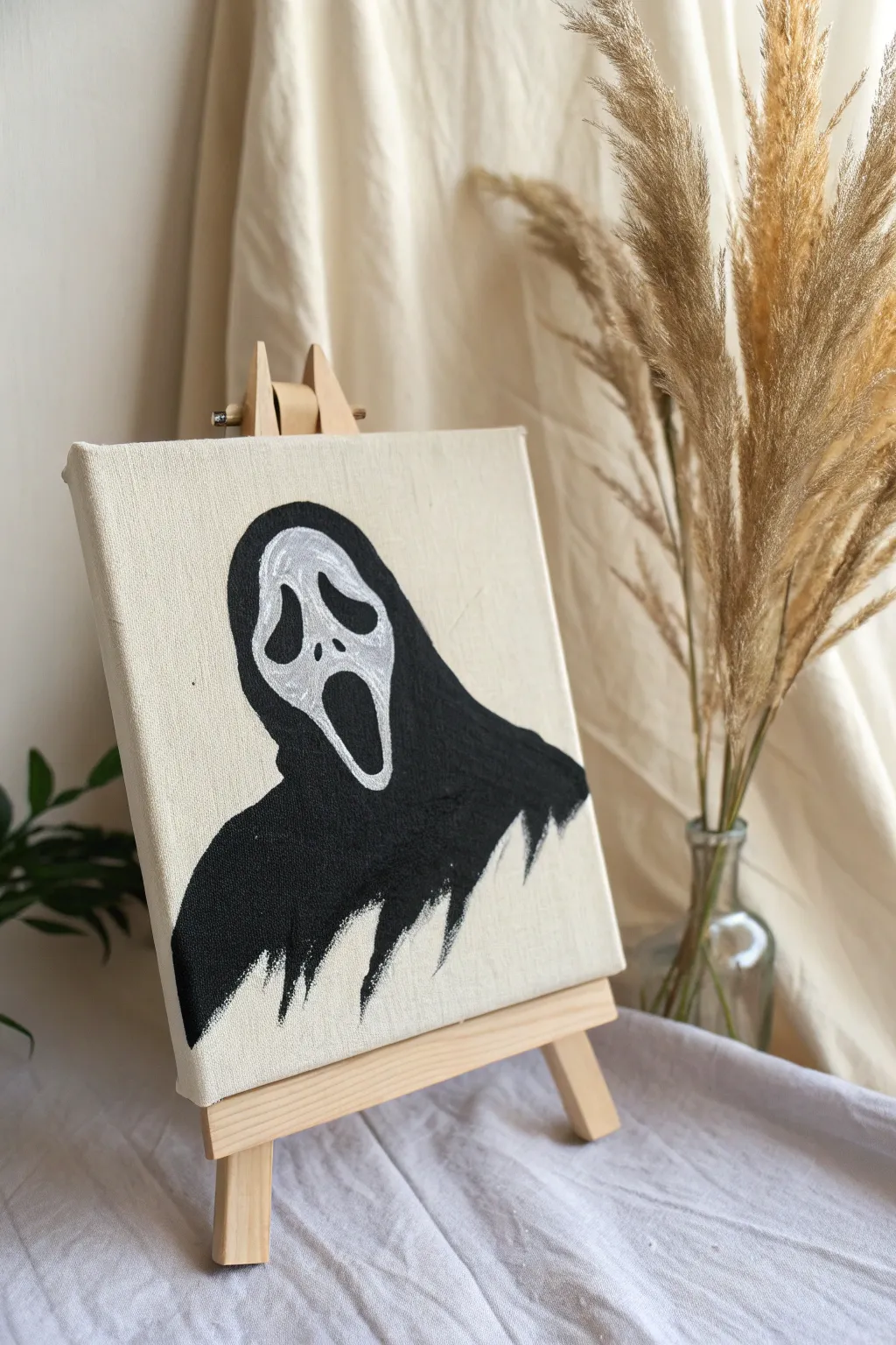 Embrace the spooky allure of minimalism with this Ghostface silhouette. A touch of horror meets Scandinavian elegance.