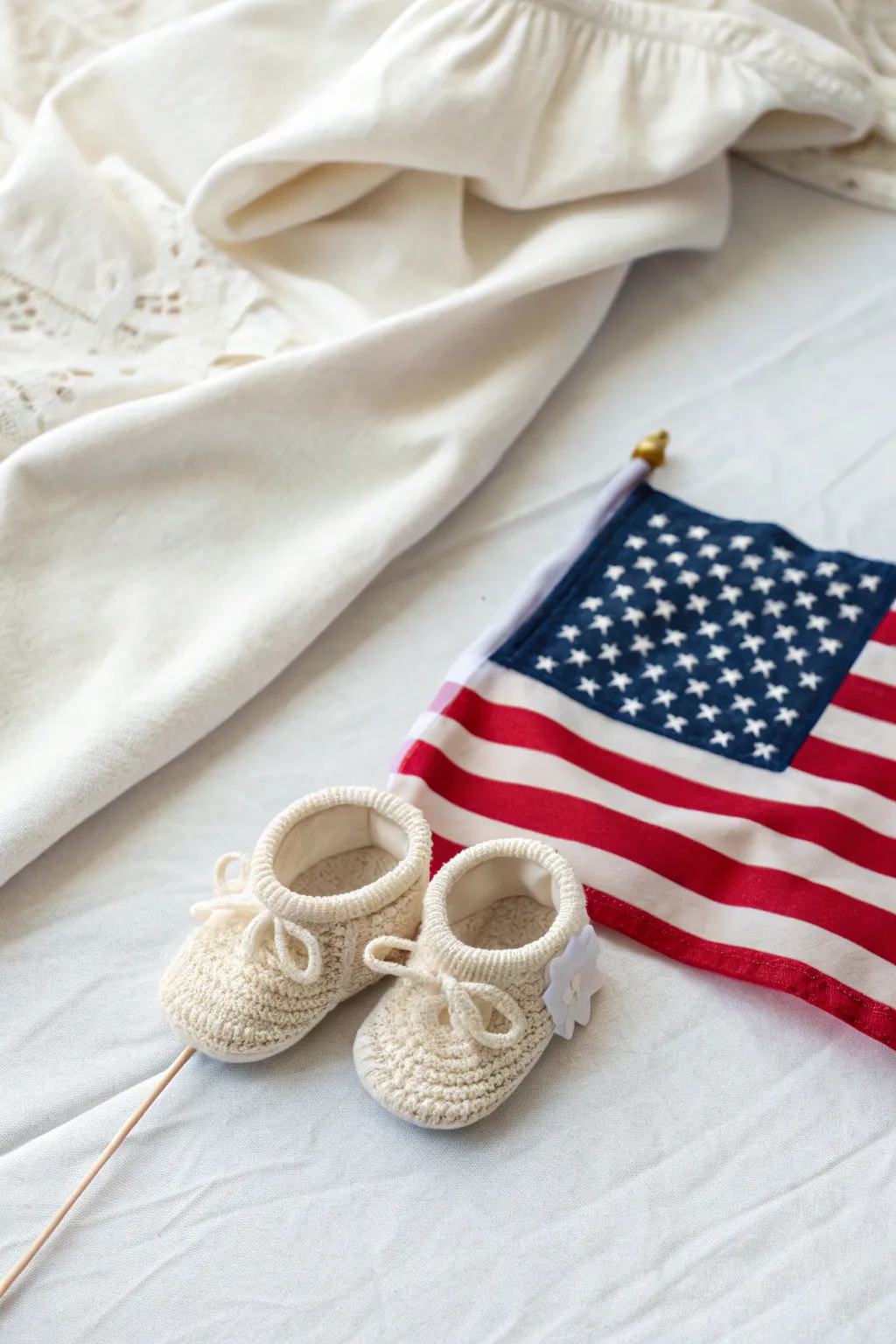 Celebrate new beginnings with a touch of patriotism and minimalist charm. 🇺🇸👶 #BabyAnnouncement #MinimalistStyle