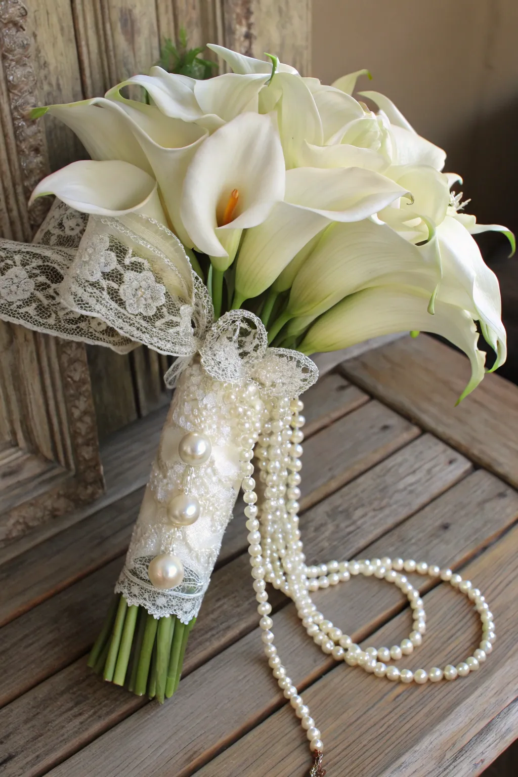 Vintage glamour with a calla lily bouquet.