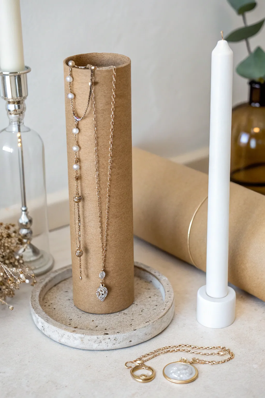 Transform your jewelry display with minimalist charm and a touch of Boho elegance.