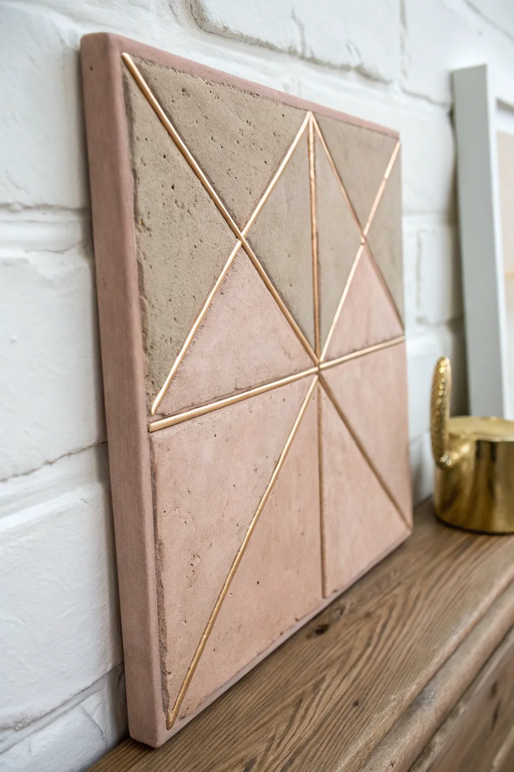 Discover the elegance of clay and metal fusion for a modern artistic touch.