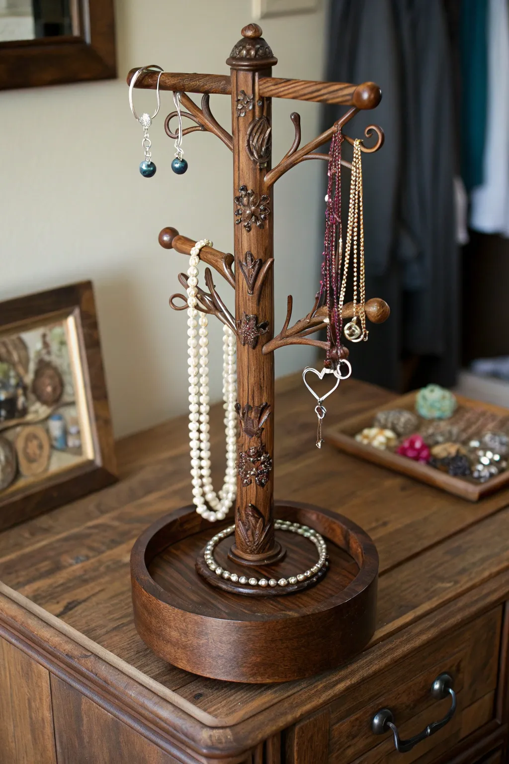 Elegance Meets Craftsmanship: A Stunning Spindle Jewelry Stand.