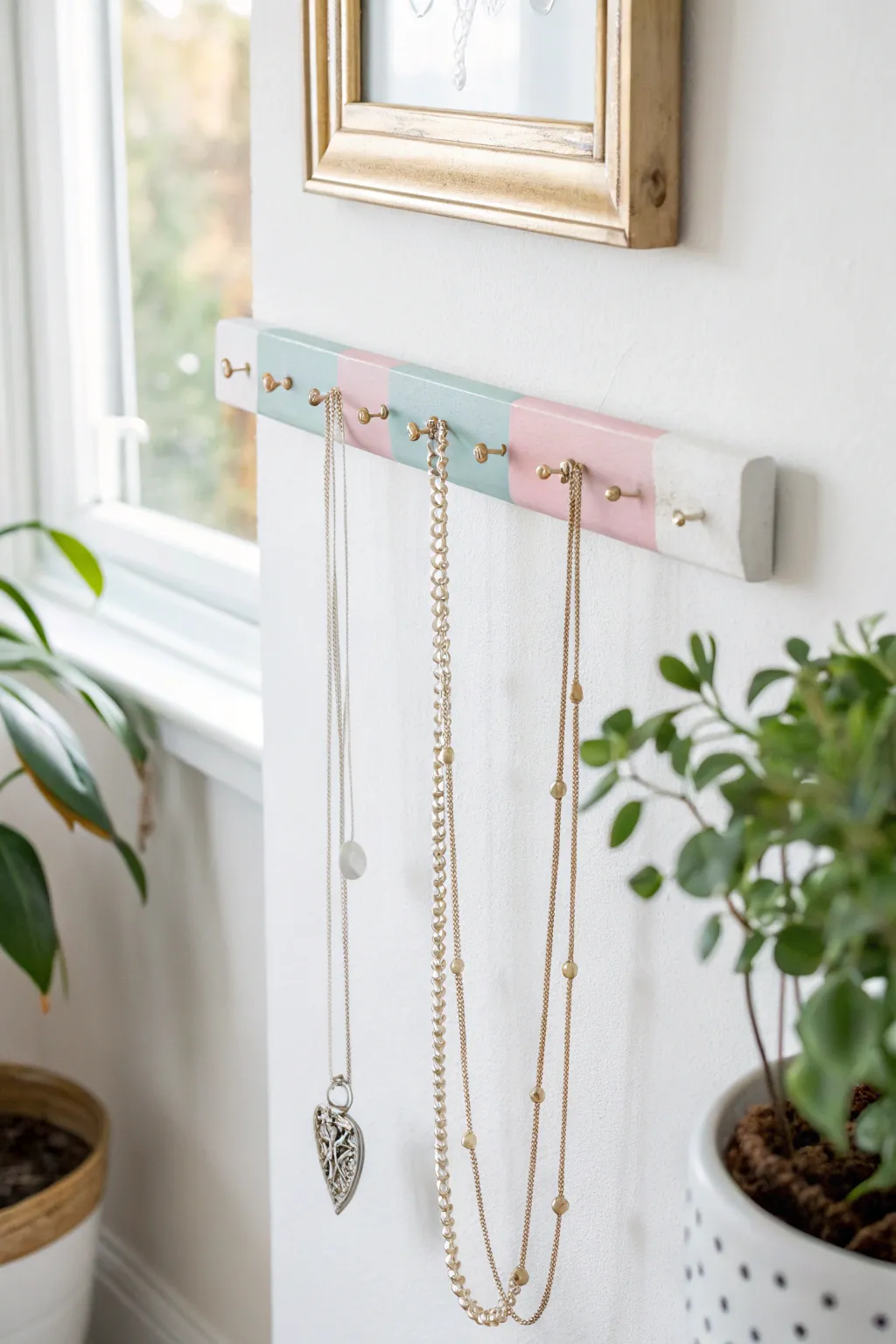 Elevate your jewelry organization with this chic DIY stir stick rack—perfect for adding a touch of minimalist elegance to your space. #ScandinavianStyle #MinimalistDecor #DIYJewelryHolder