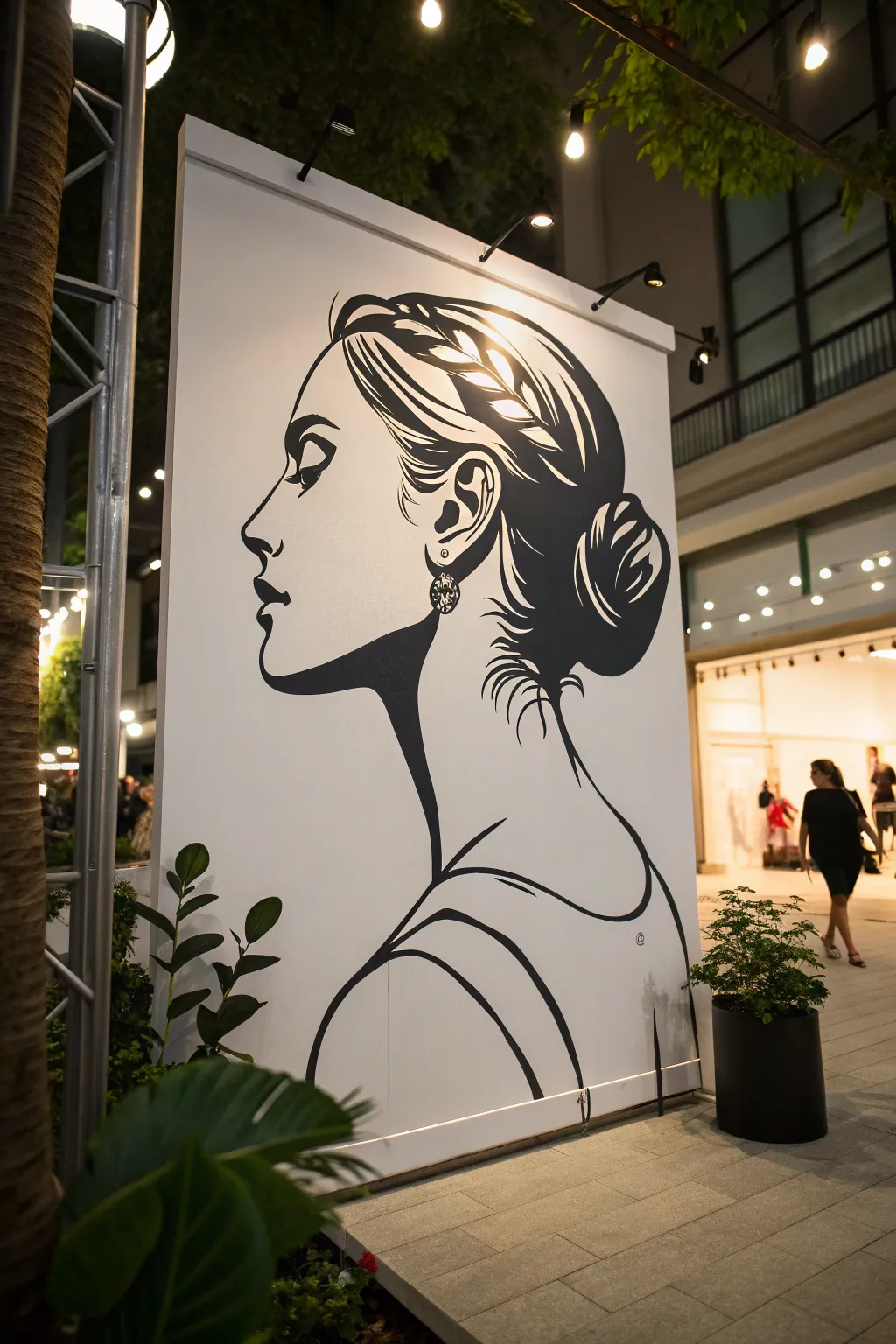 Embrace simplicity with this striking silhouette face drawing—minimalist elegance at its finest.