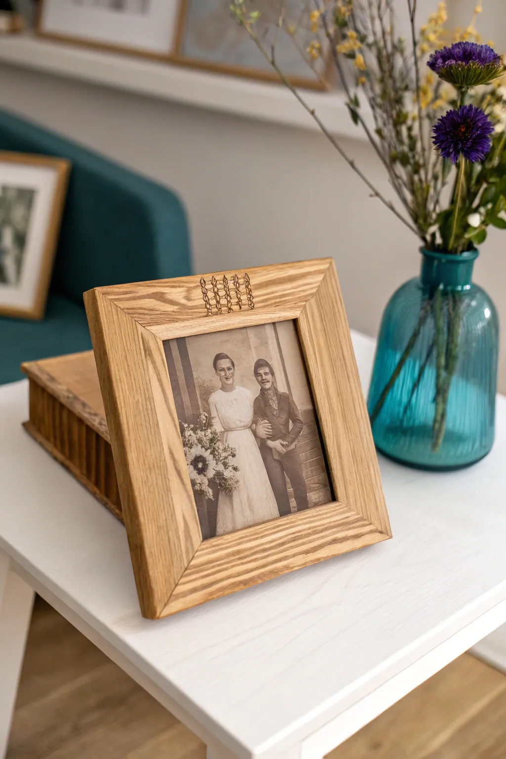 Craft memories with timeless elegance: Discover the art of photo transfer for a unique Father's Day frame.