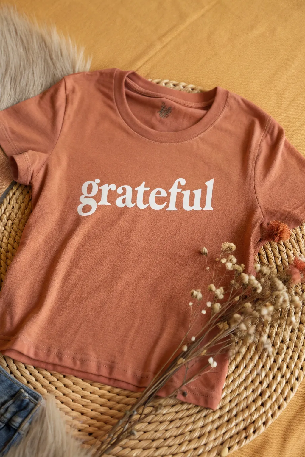Embrace simplicity and gratitude with this beautifully crafted 'Grateful' tee—perfect for your Friendsgiving gathering.