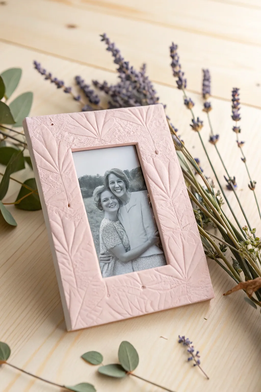 Capture cherished memories with a handcrafted photo frame card this Mother's Day.