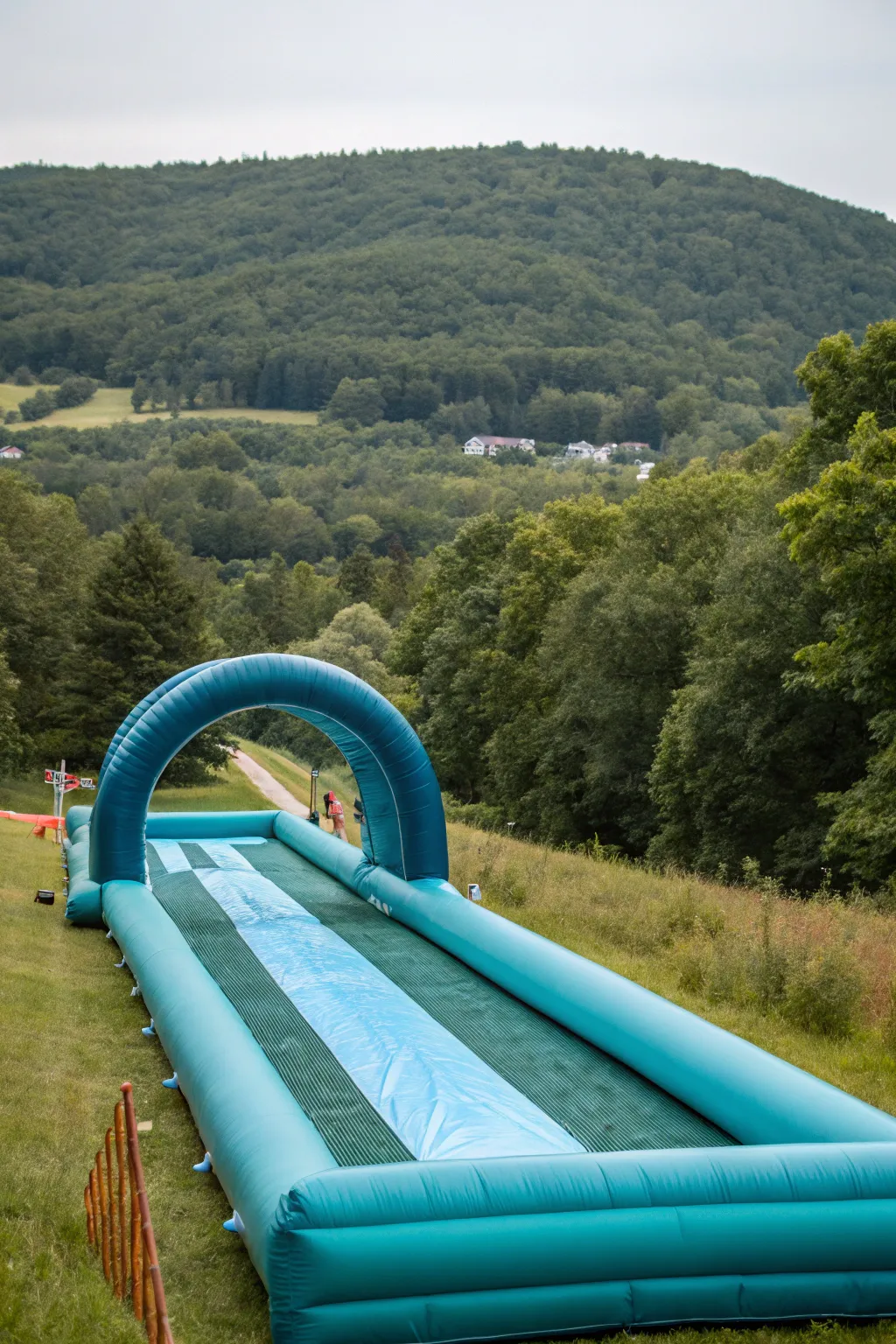 Elevate your backyard fun with a chic and adventurous inflatable obstacle course!
