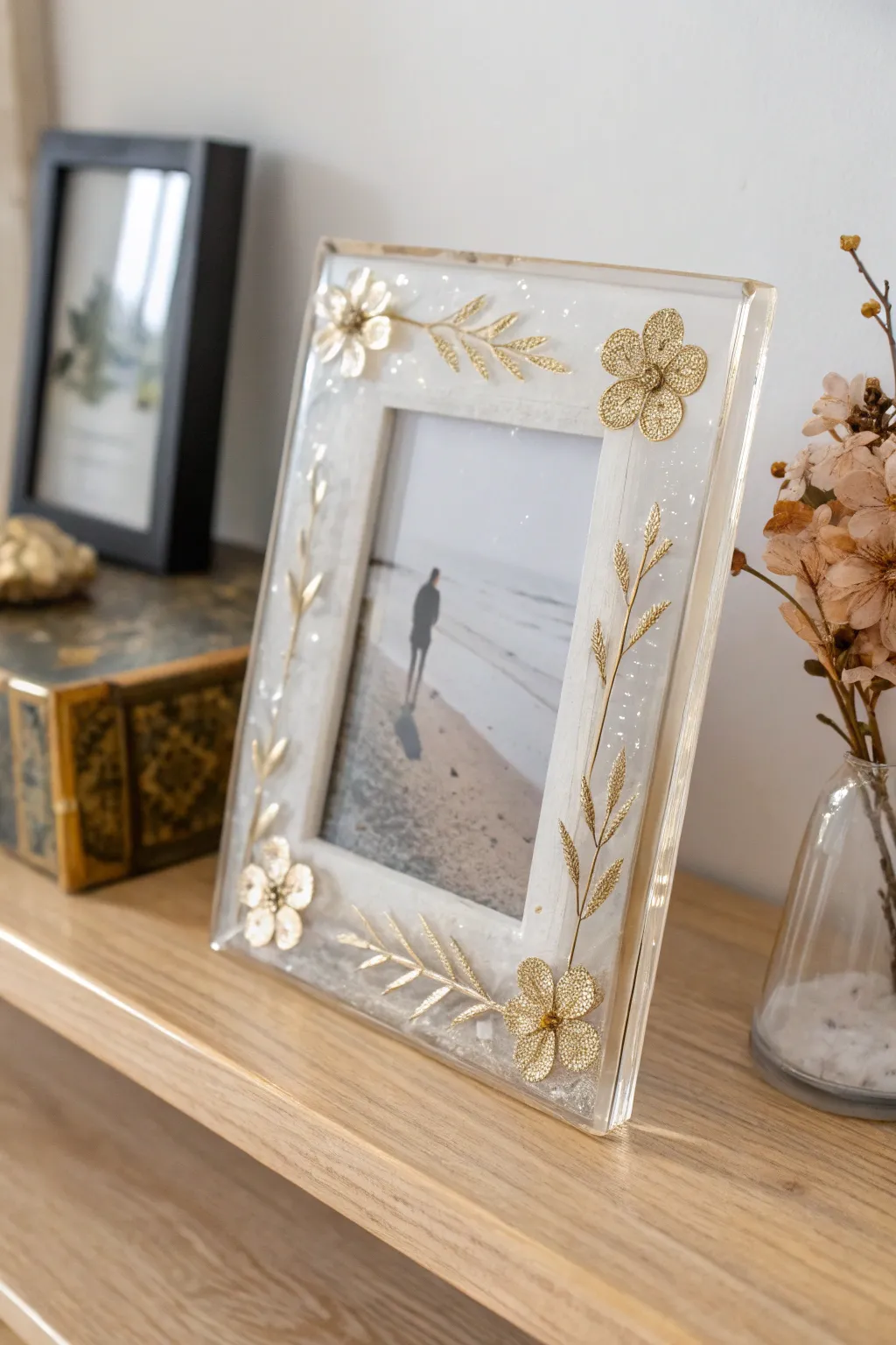 Elevate your cherished memories with a touch of boho elegance in Scandinavian simplicity.