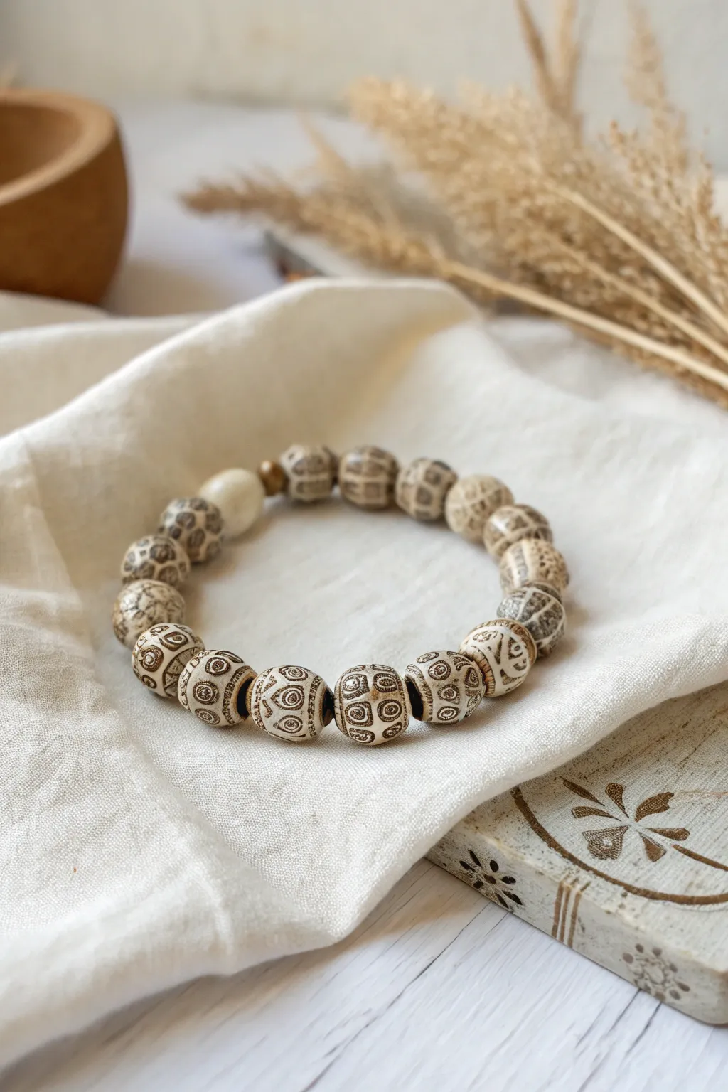 Embrace the charm of yesteryears with this elegant vintage bead bracelet.