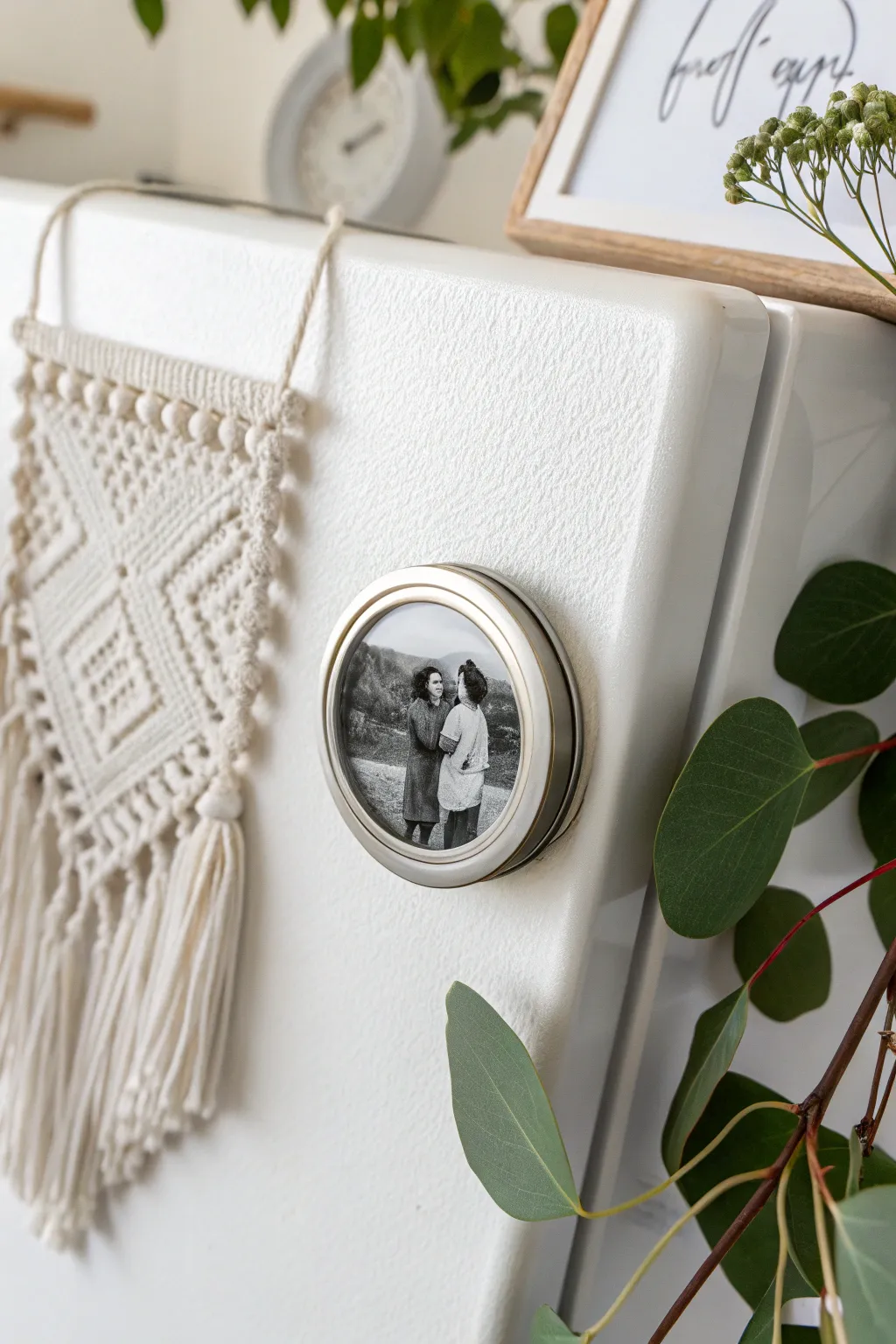 Transform memories into art with these charming mason jar lid photo magnets.