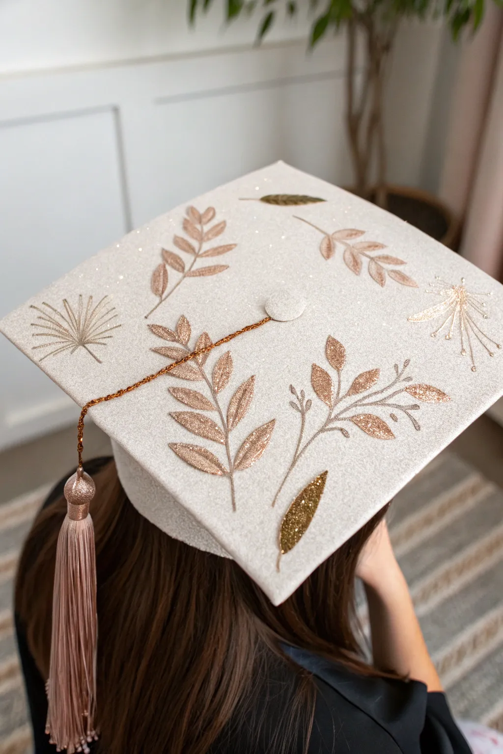 Celebrate your achievement with an eco-friendly touch: a graduation cap inspired by nature's elegance.