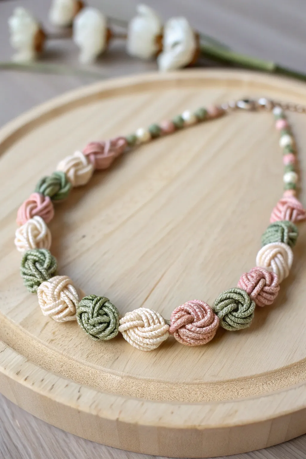 Discover the art of simplicity with this beautifully knotted thread necklace, a perfect blend of Scandinavian minimalism and boho charm.