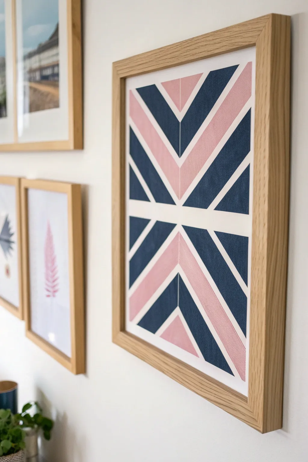 Elevate your space with this chic geometric frame design – a fusion of modern simplicity and natural beauty.