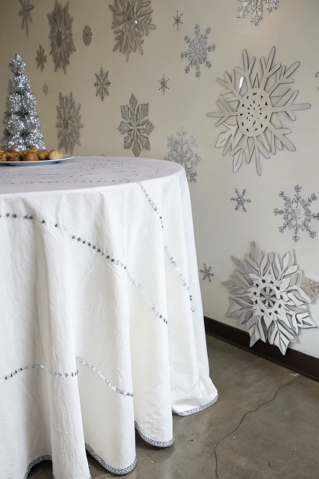 Step into a serene Winter Wonderland with this elegant and minimalist tablecloth backdrop.