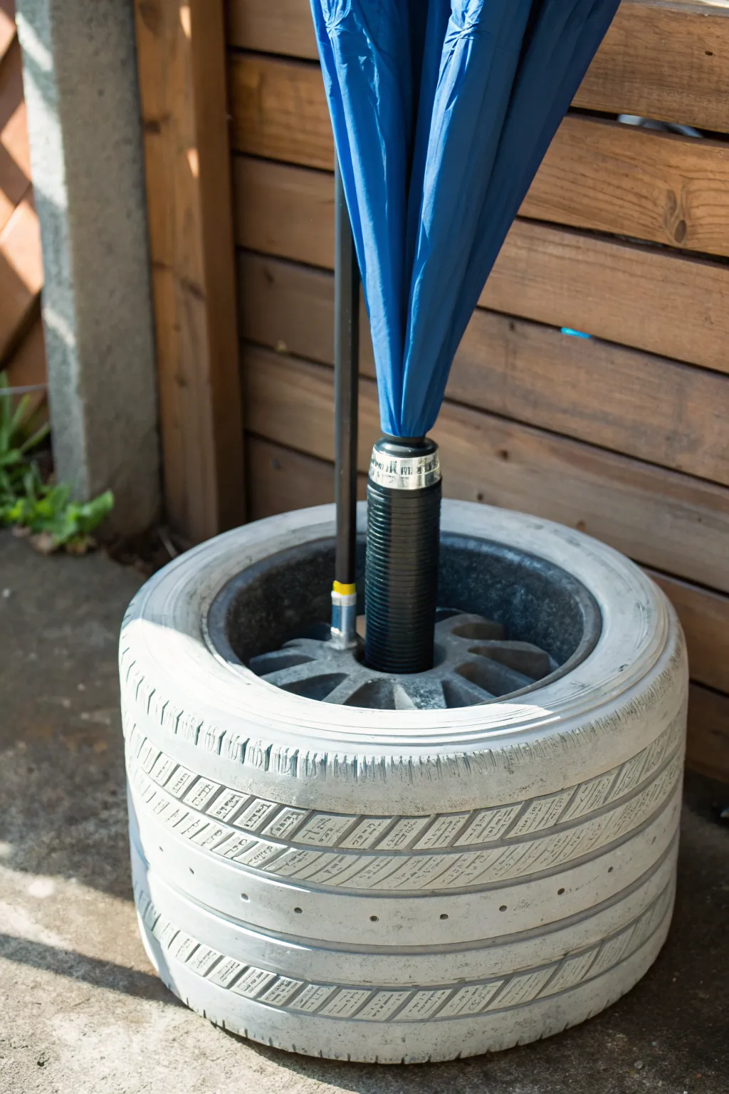 Transform old tires into stylish, sturdy umbrella stands for your patio. #Craftsmanship #Upcycle #DIY