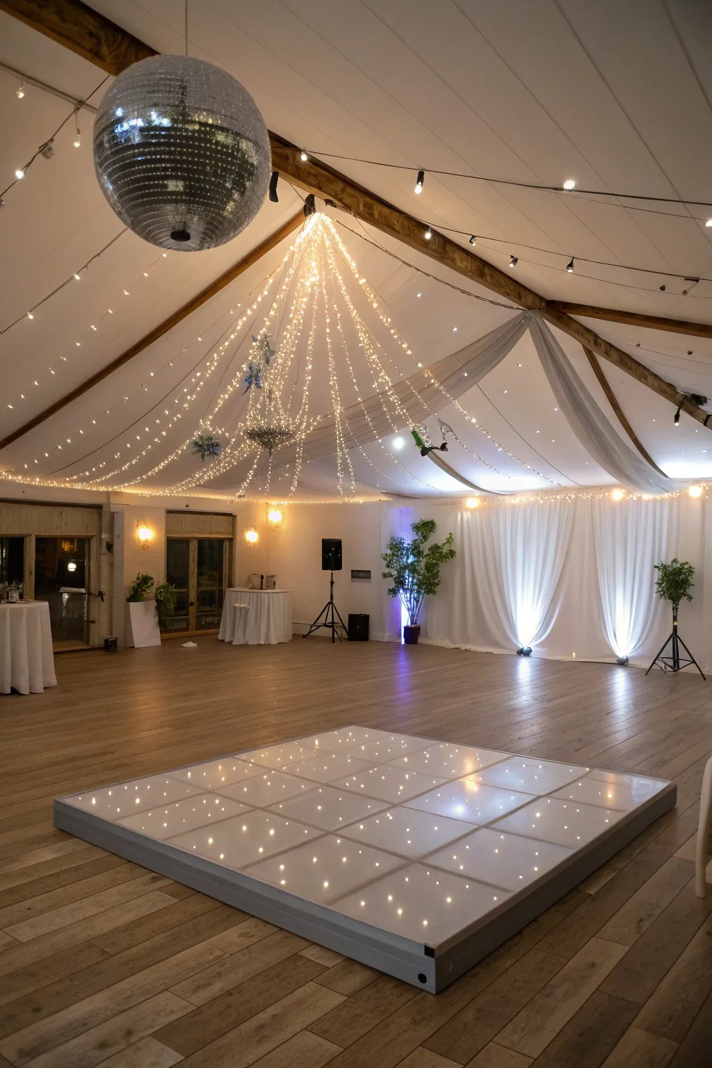 Step into a celestial dance space where Scandinavian minimalism meets boho chic. Let the stars guide your moves! ✨🪩