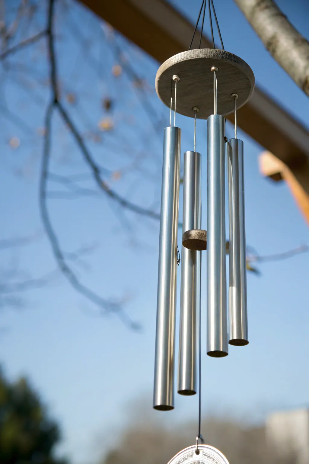 Capture the soothing melody of the breeze with these elegant aluminum wind chimes.