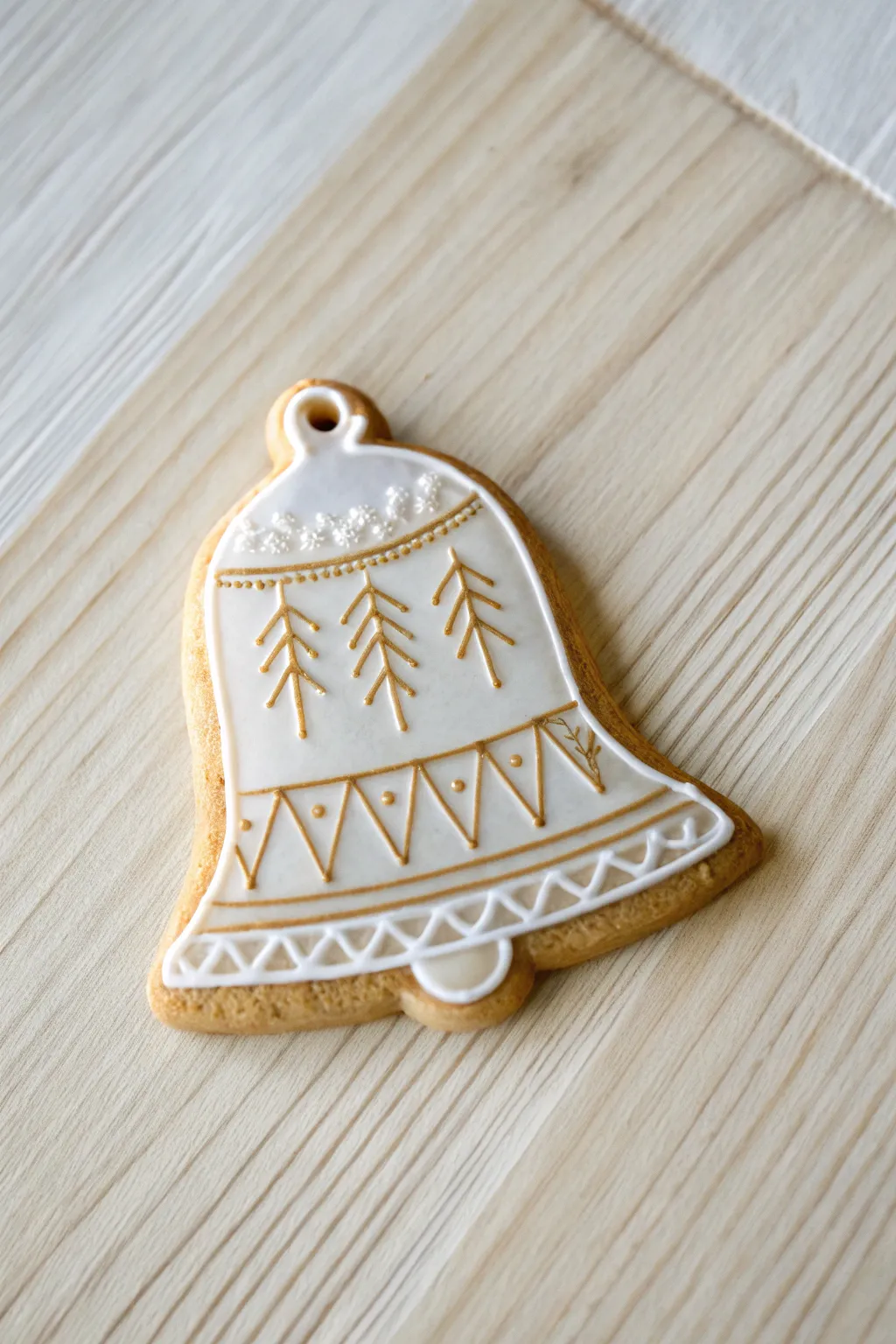 Elevate your holiday treats with these chic metallic-edged bell cookies—where simplicity meets glamour.