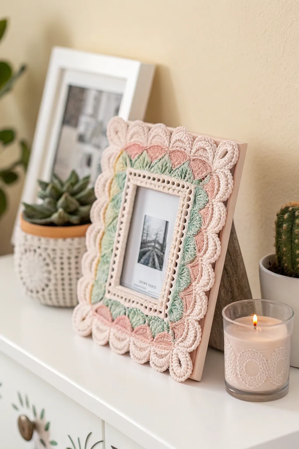 Transform your memories with the elegance of crochet picture frames, blending minimalist simplicity and boho charm.