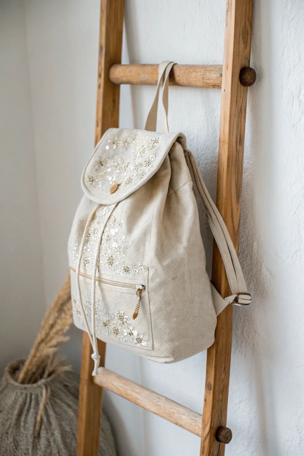 Add a touch of sparkle to your style with simple yet stunning glitter accents. ✨ #DIYDecor #ScandiBoho