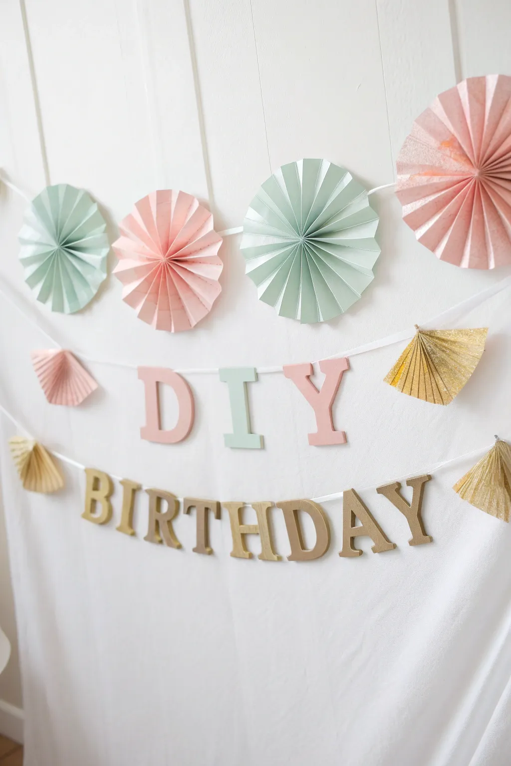 Elevate your birthday decor with a stunning blend of origami and minimalist style!