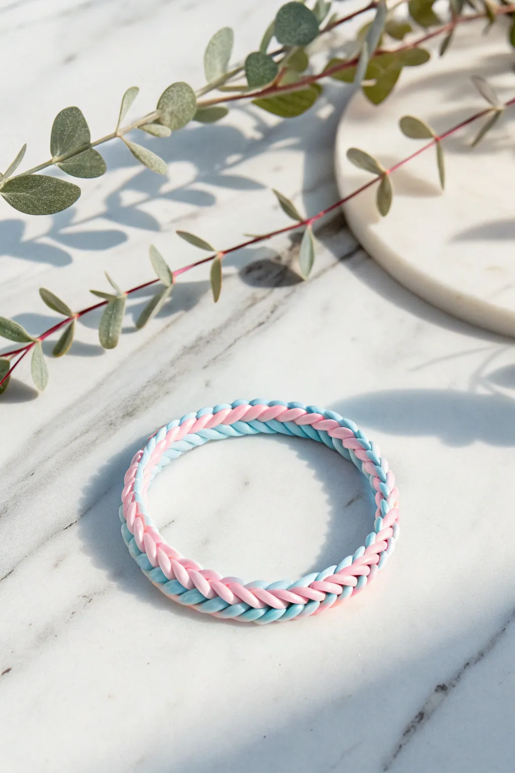 Discover the art of the Inverted Fishtail bracelet - a minimalist's dream with a boho twist.