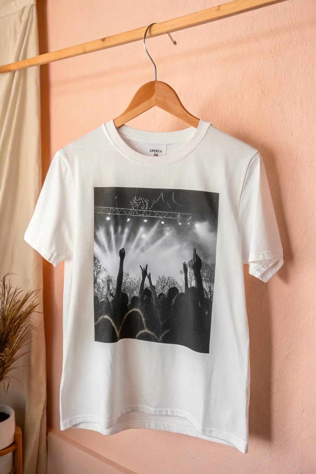 Festival memories woven into threads: Wear the spirit of music and joy.