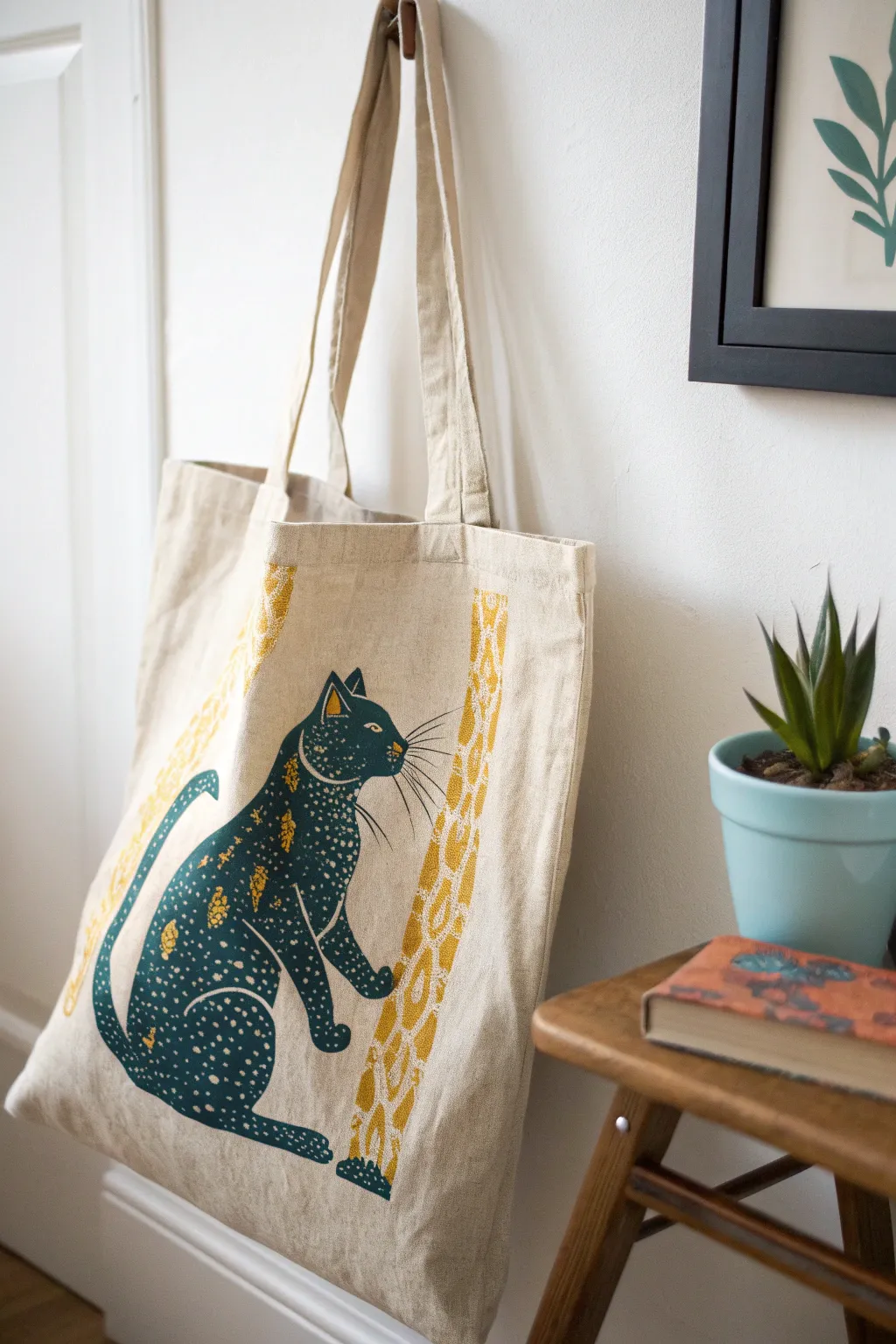 Embrace your love for animals with this chic cat-themed tote, where Scandinavian minimalism meets boho charm.