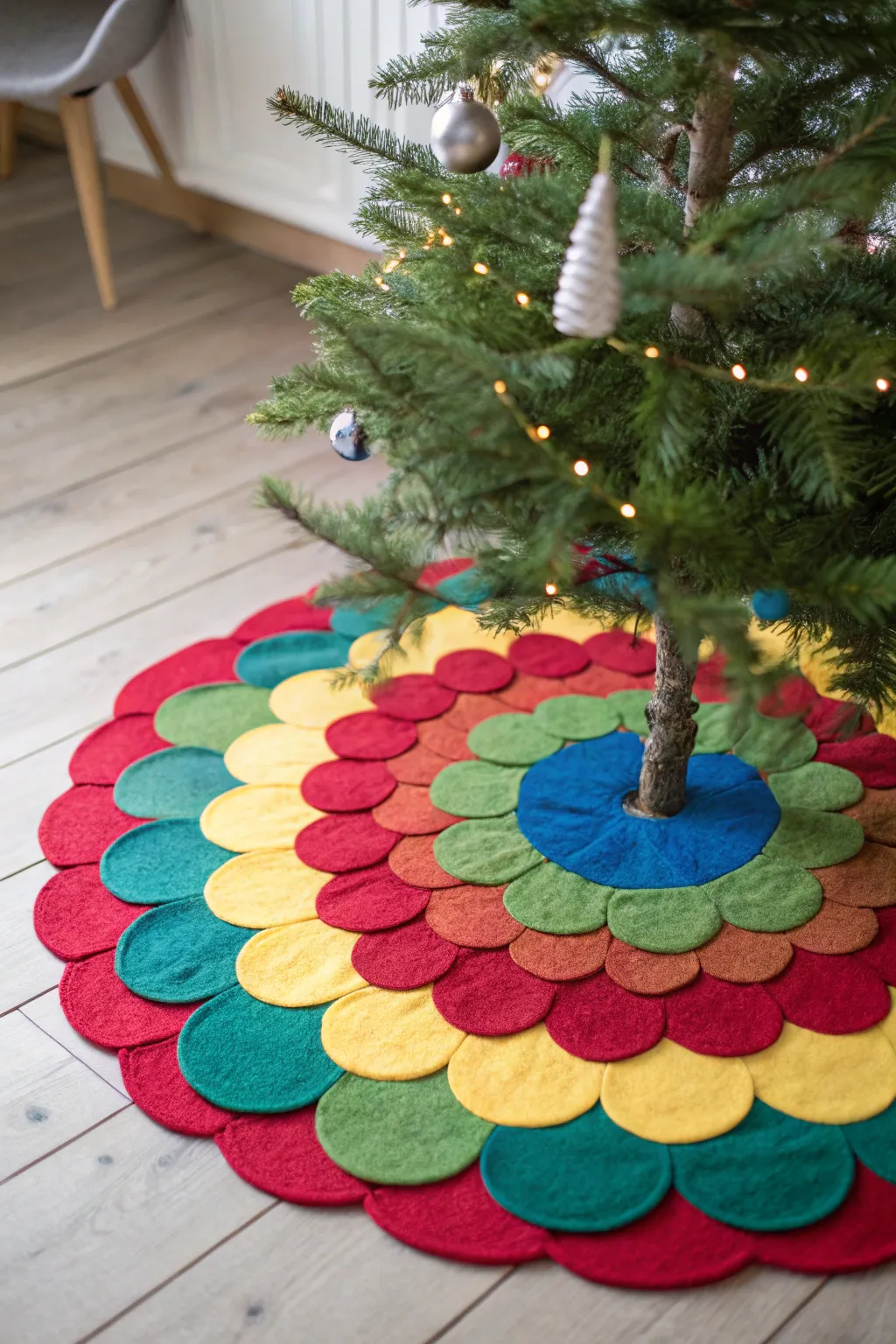 Add a splash of color under your tree with these whimsical felt circles—perfect for a festive, handcrafted touch!