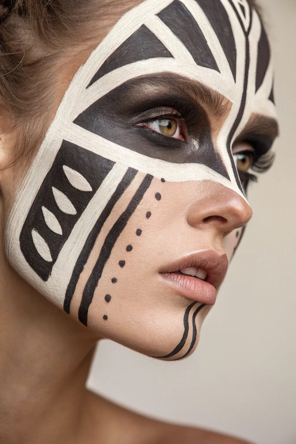 Unleash your creativity with minimalist, abstract face paint—where Scandinavian simplicity meets bold Boho flair.