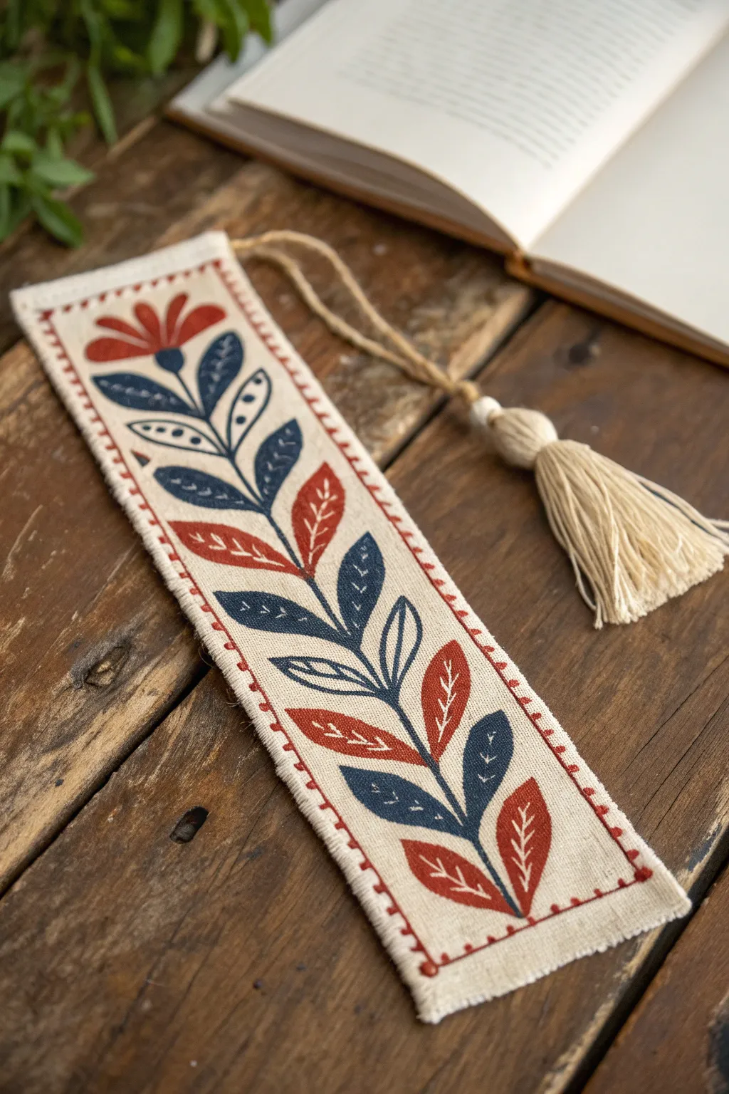 Mark your literary adventures with a touch of handmade elegance. 🌿📚