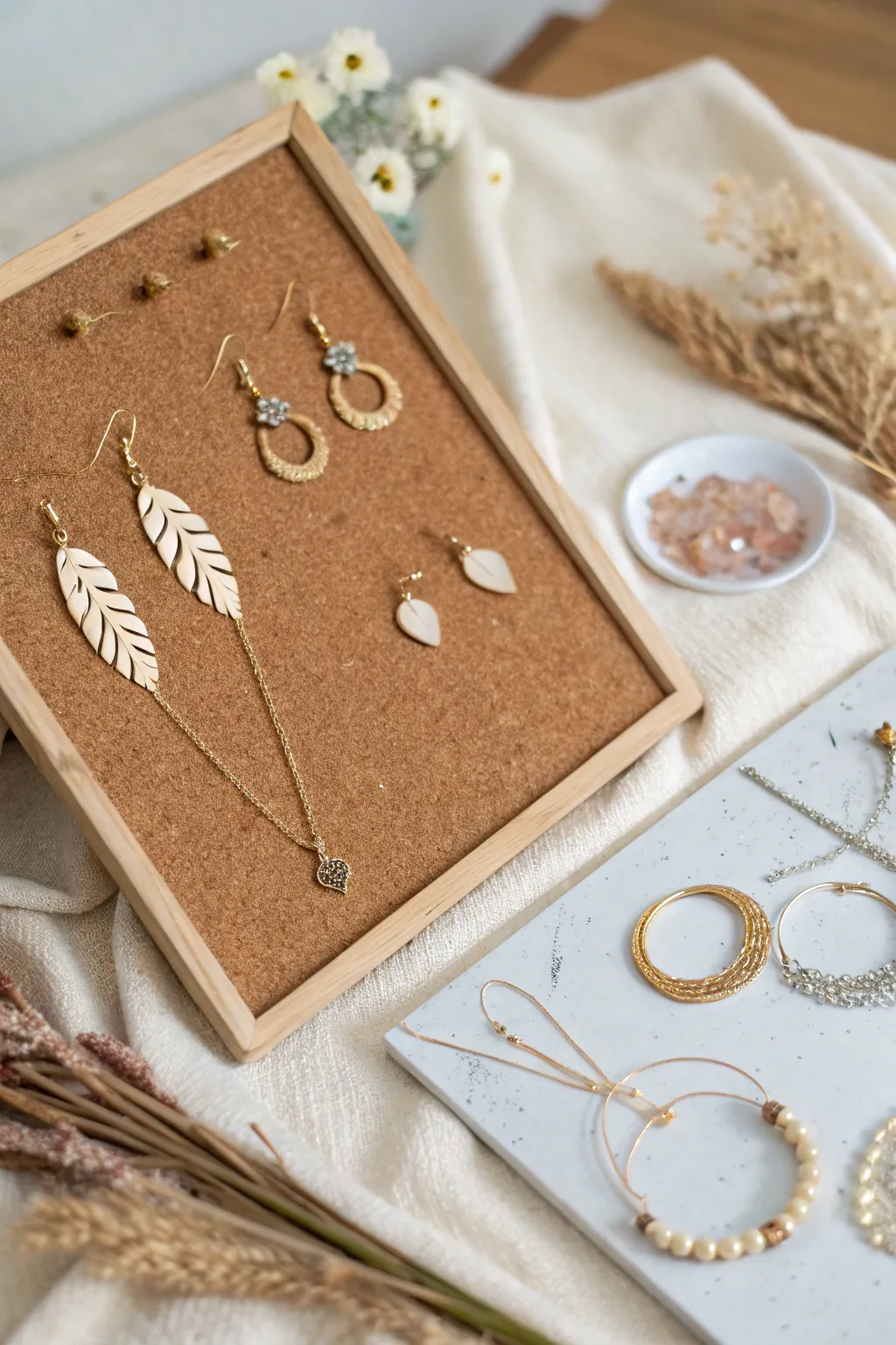 Elevate your jewelry display with a touch of Scandinavian-Boho charm. 🌿✨