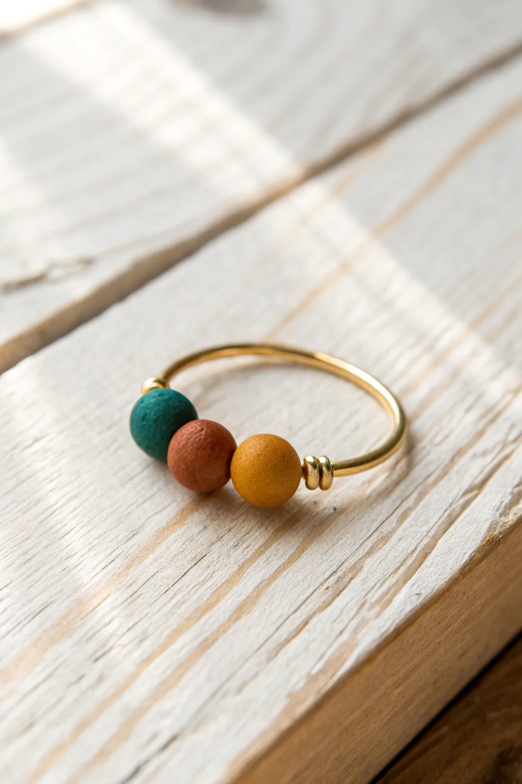 Craft your style with adjustable bead rings, where simplicity meets bold elegance.