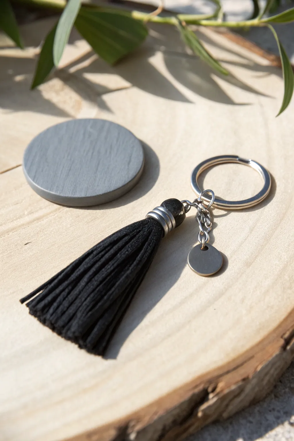 Embrace the art of simplicity with this monochrome keychain masterpiece. #MinimalistElegance