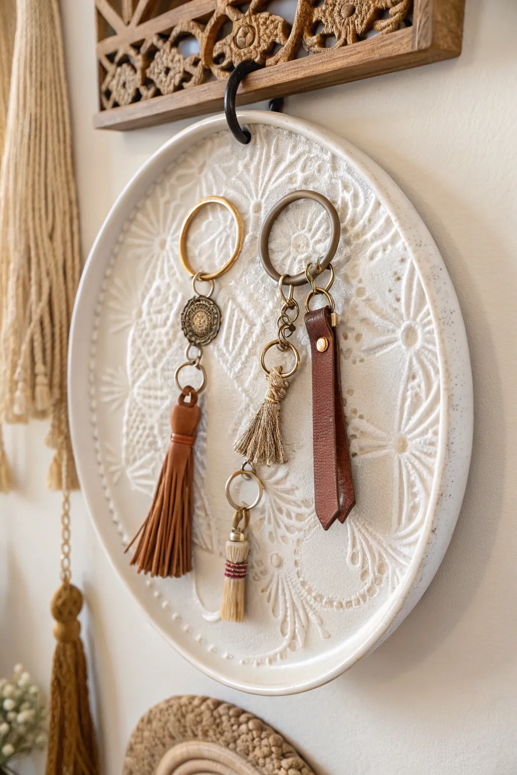 Turn your keychain collection into elegant wall art with decorative plates. Perfect for a minimalist boho vibe!