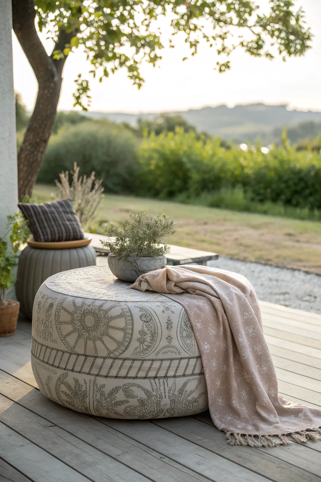 Transform your garden space with chic, eco-friendly ottomans. A touch of bohemian elegance meets Scandinavian minimalism!