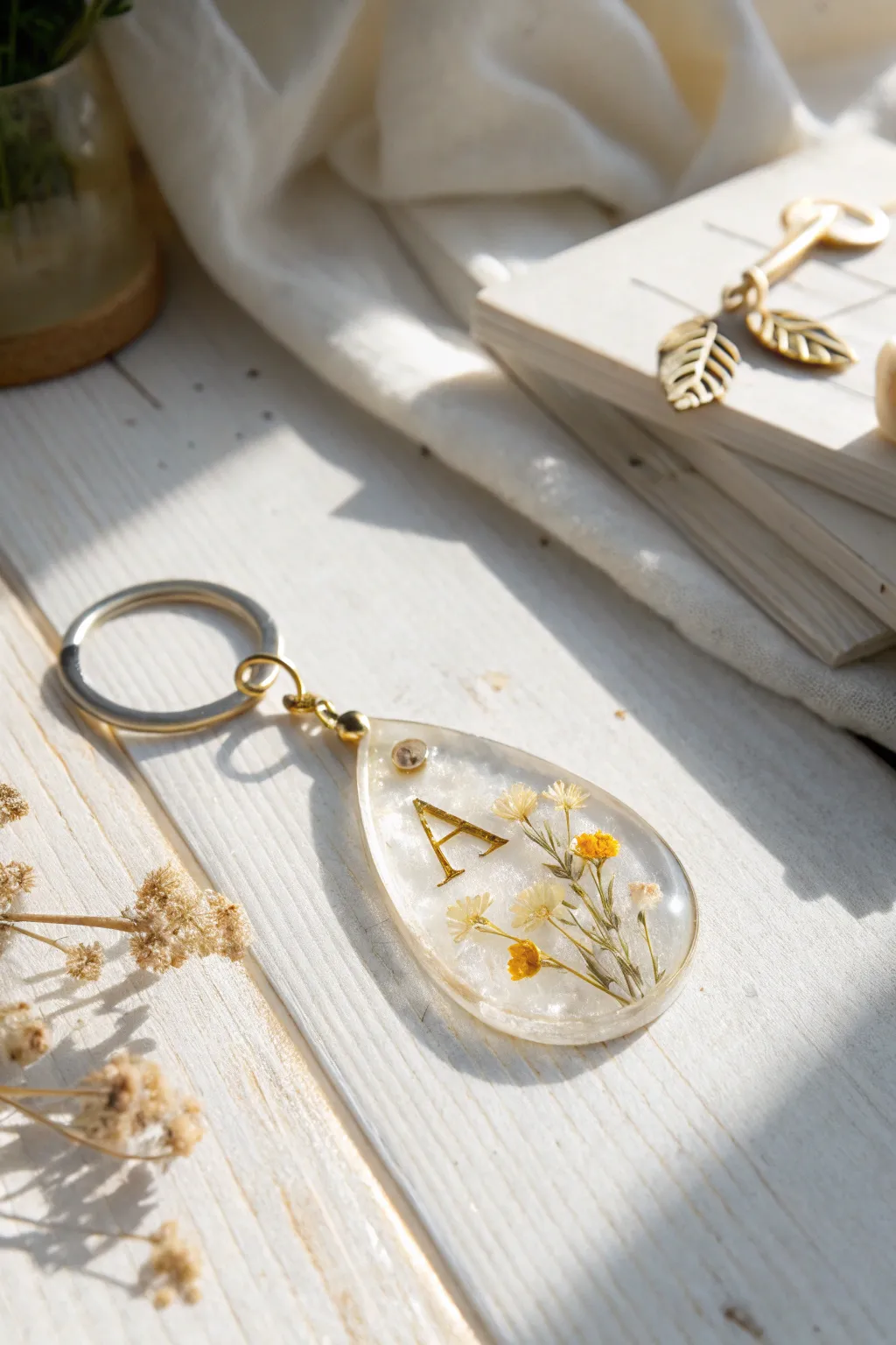 Personalized elegance: Custom resin keychains that capture nature's beauty and your unique style. 🌿✨