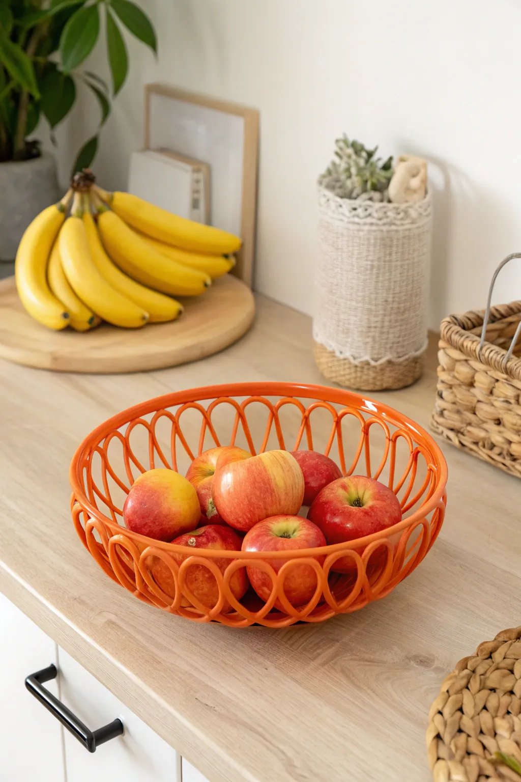 Add a pop of color and craftsmanship to your kitchen with this vibrant coil fruit bowl!