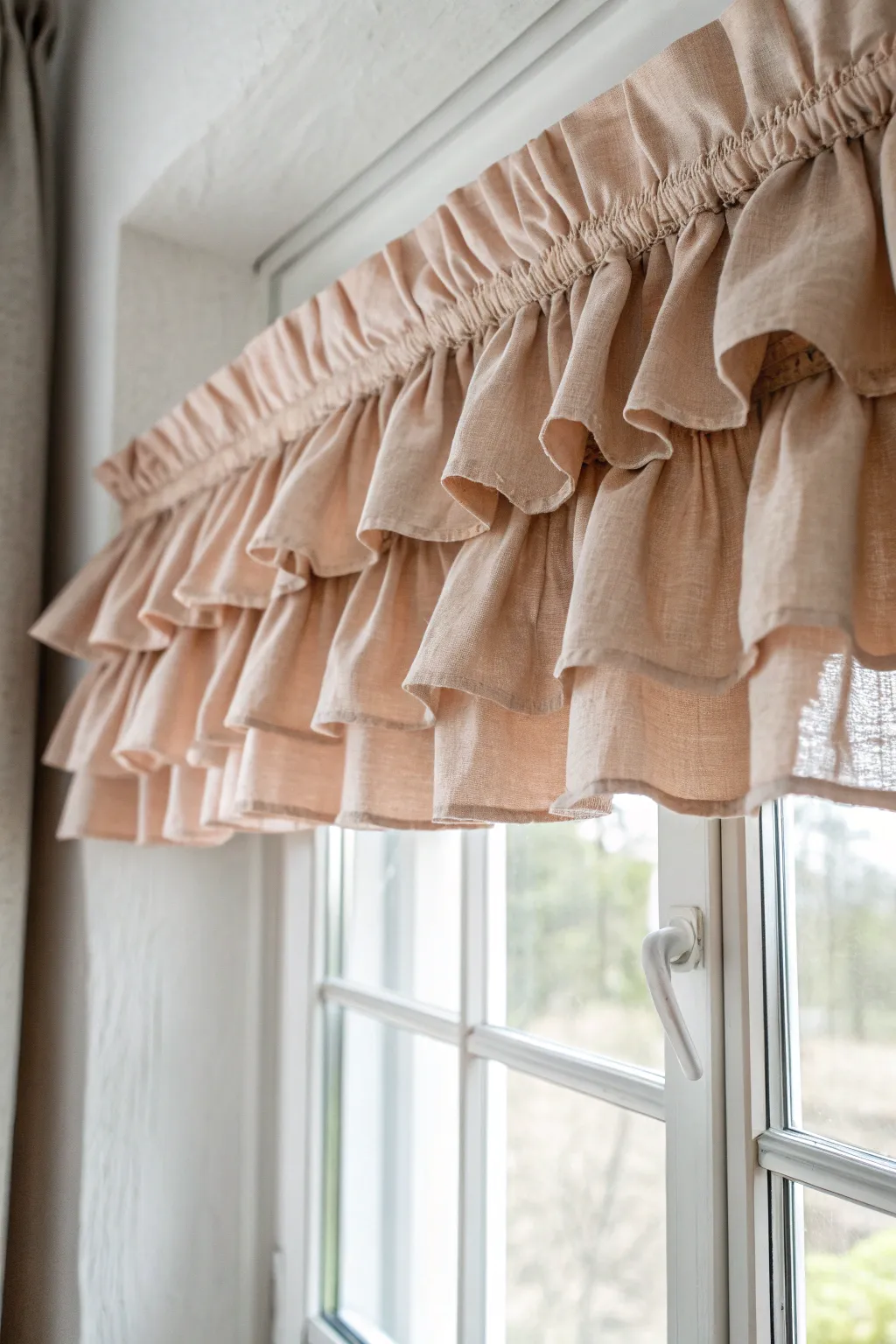 Add a touch of elegance to your space with this beautifully crafted ruffled valance.