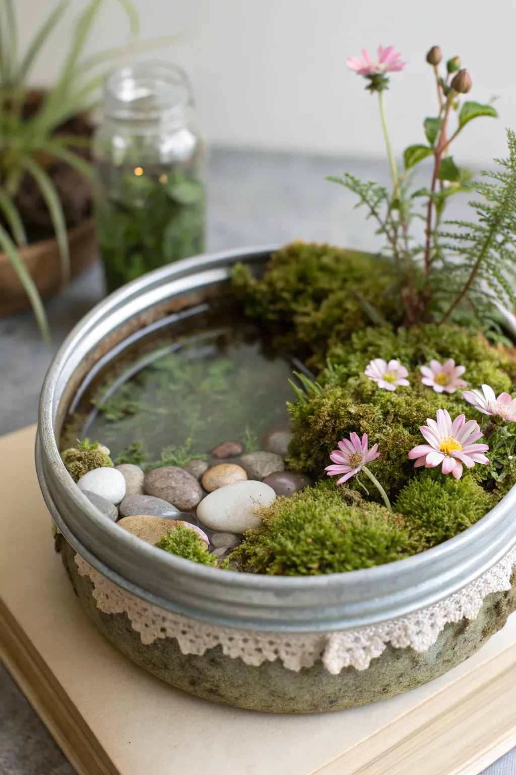 Transform a mason jar lid into a magical fairy pond, bringing charm and elegance to your garden oasis.