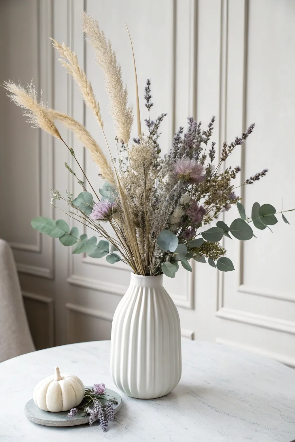 Bring timeless beauty into your home with a minimalist dried flower arrangement.