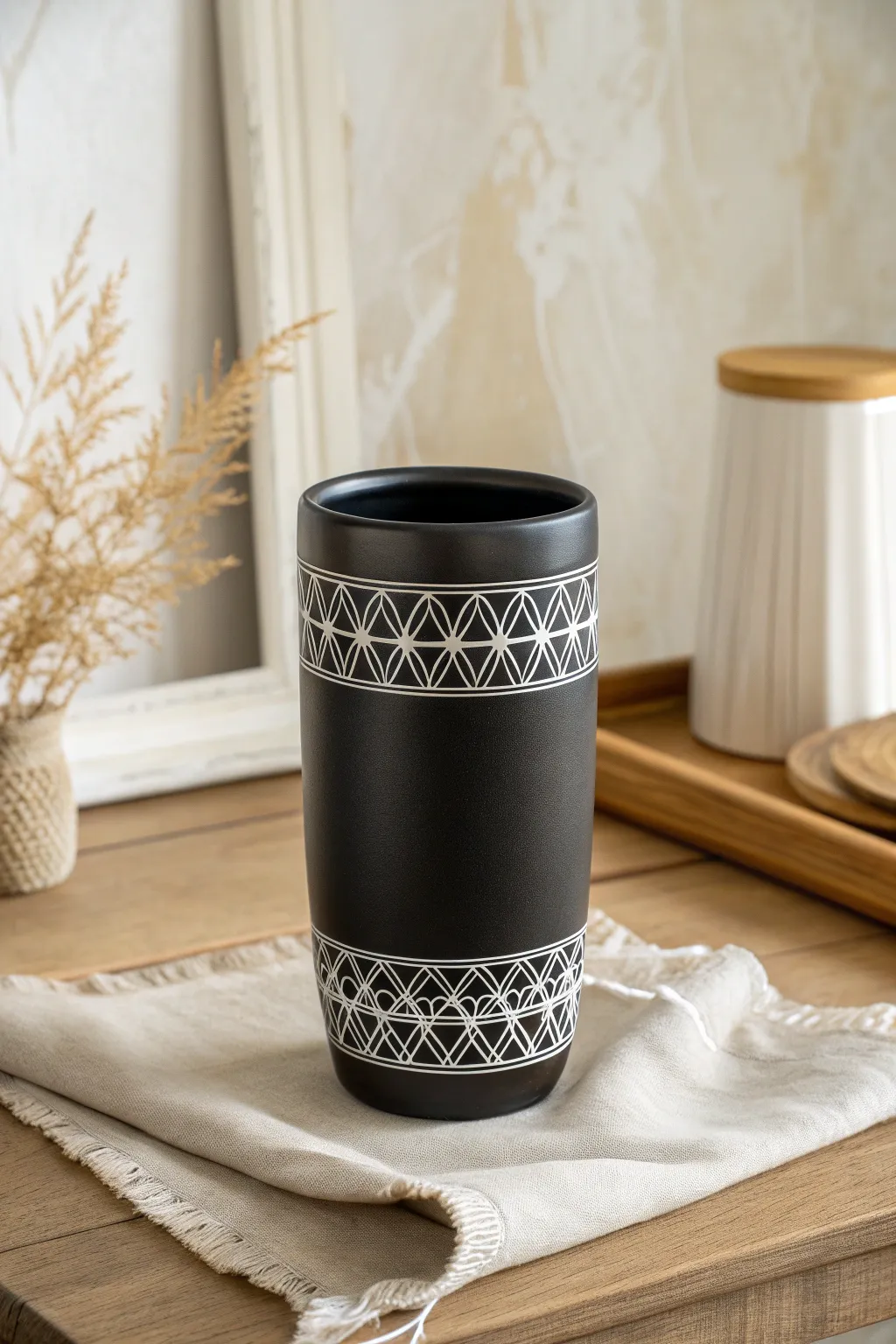 Elevate your drinkware with a touch of monochrome elegance.
