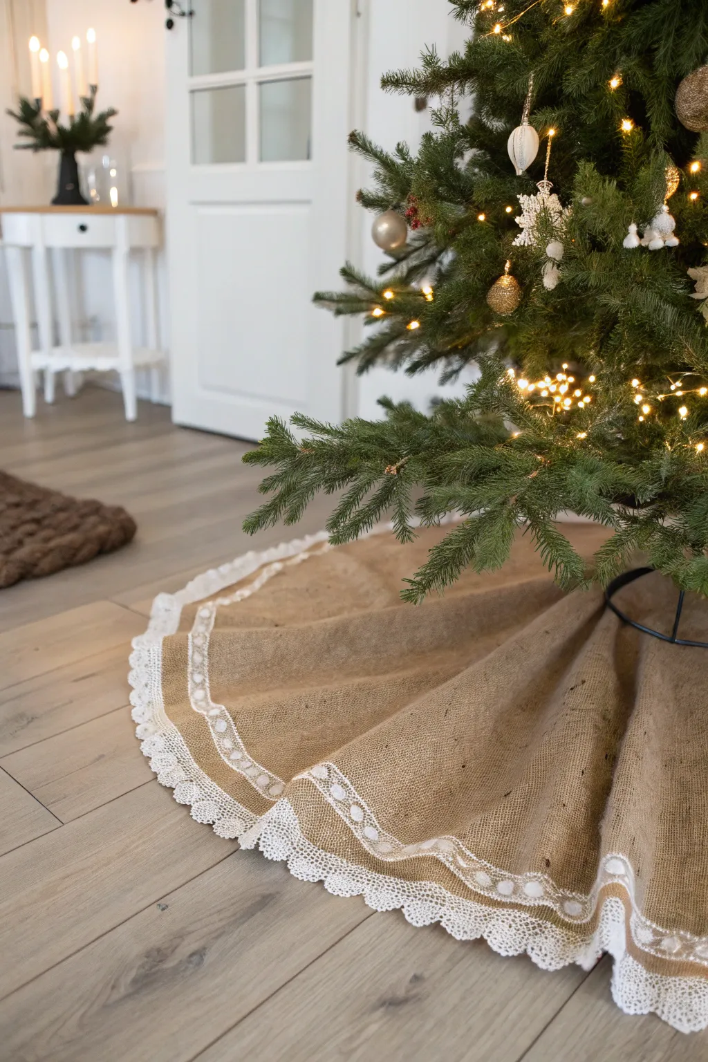 Embrace Rustic Elegance: DIY Burlap Christmas Tree Skirt with Lace Trim