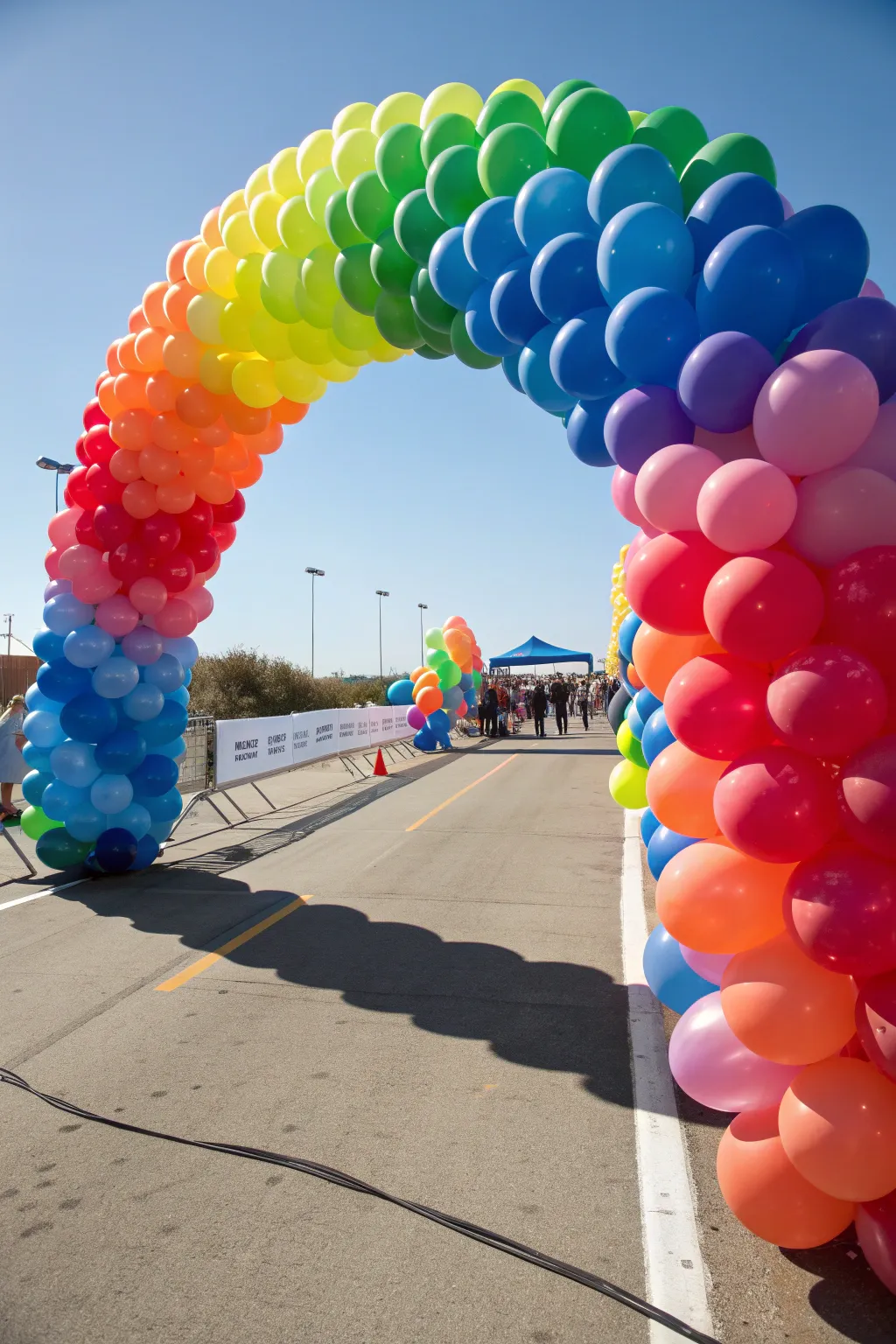 Craft Your Finish Line with a Stunning Balloon Arch: A Spectacle of Color and Craftsmanship!