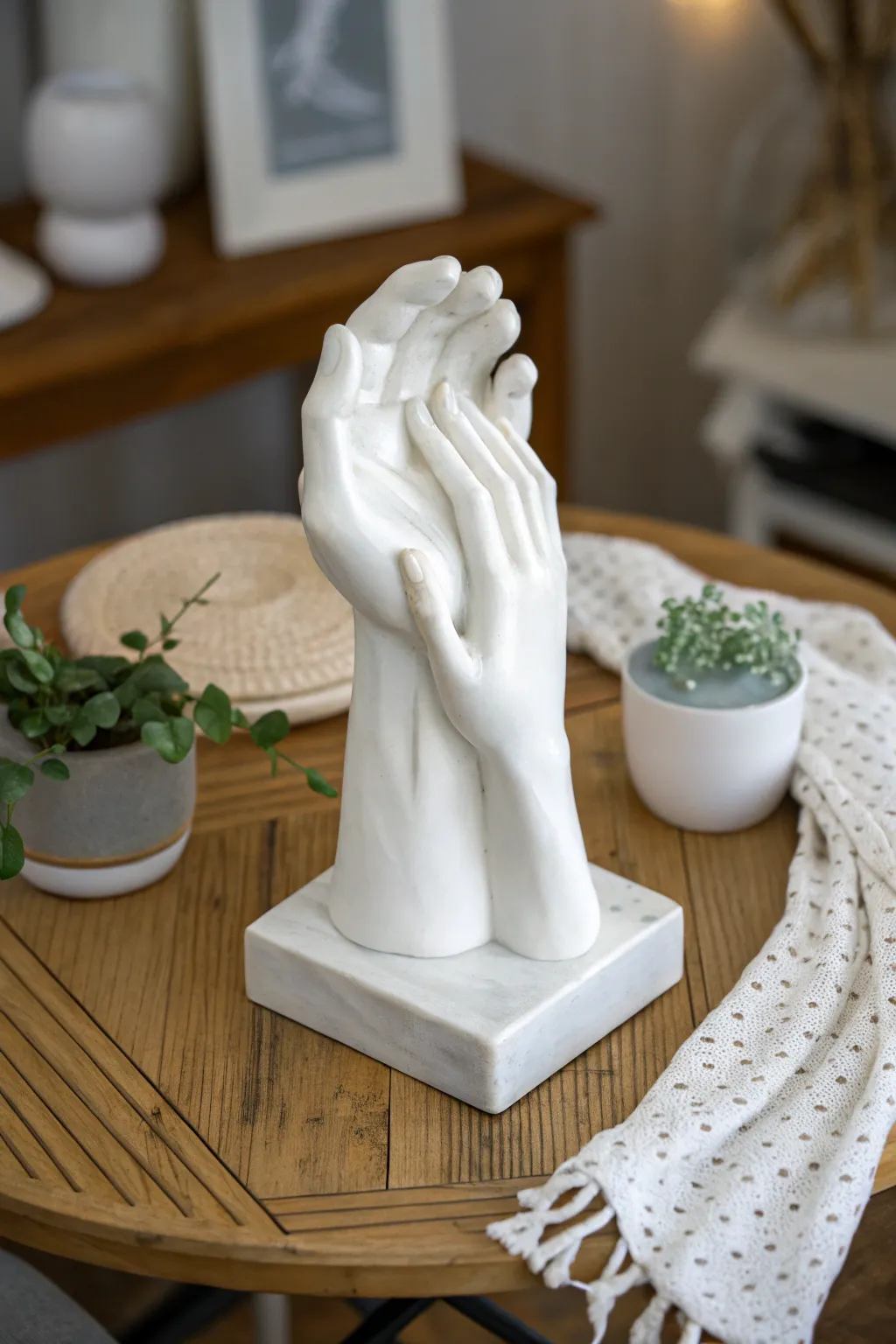 A timeless symbol of family unity, captured in artful simplicity. #FamilyBond #MinimalistBeauty