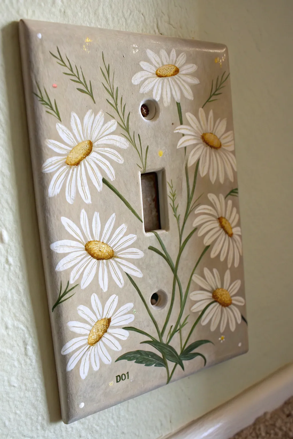 Transform your space with a touch of nature and elegance—delicate daisies bring your light switch to life.